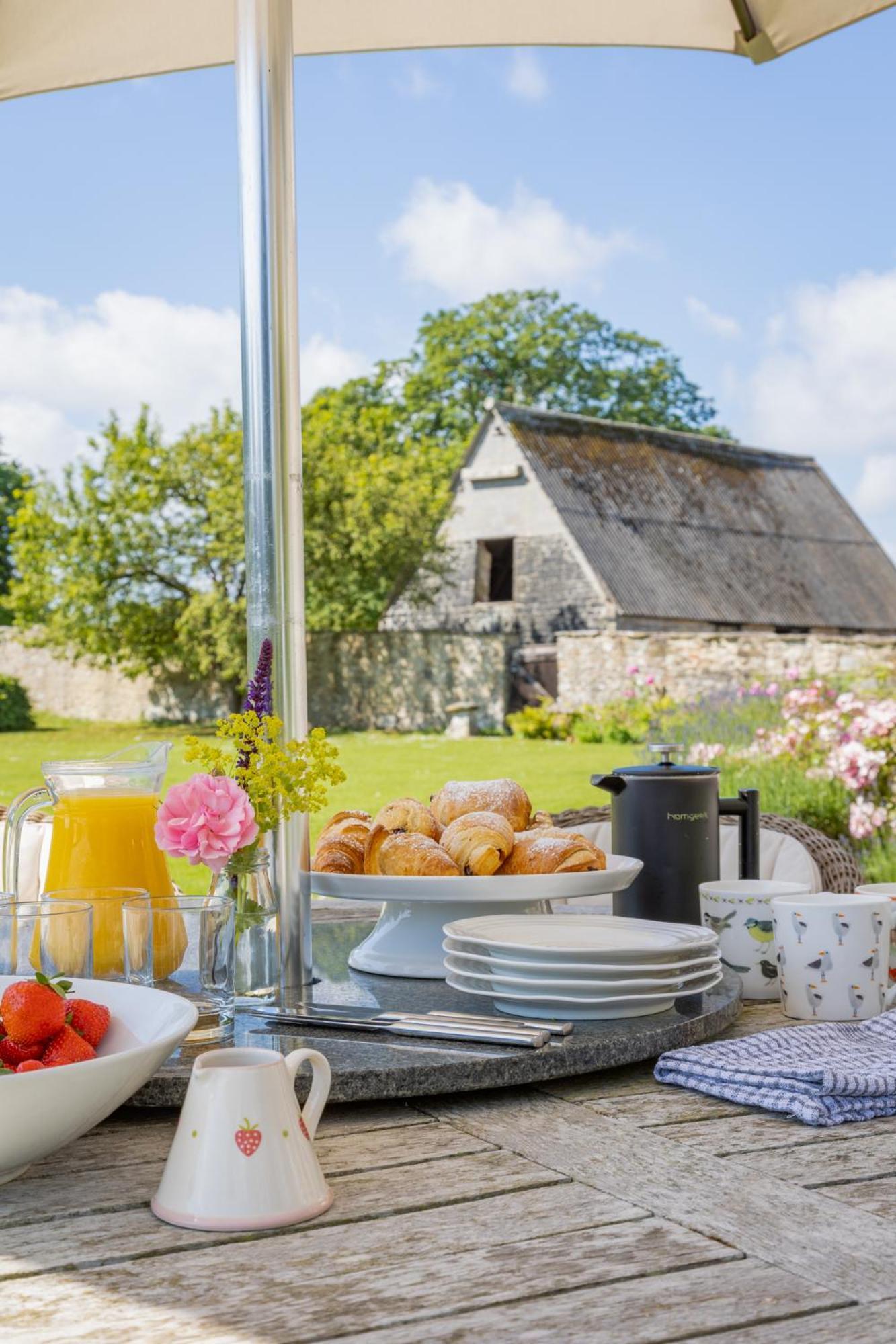 Overtown Manor Bed And Breakfast Swindon Esterno foto