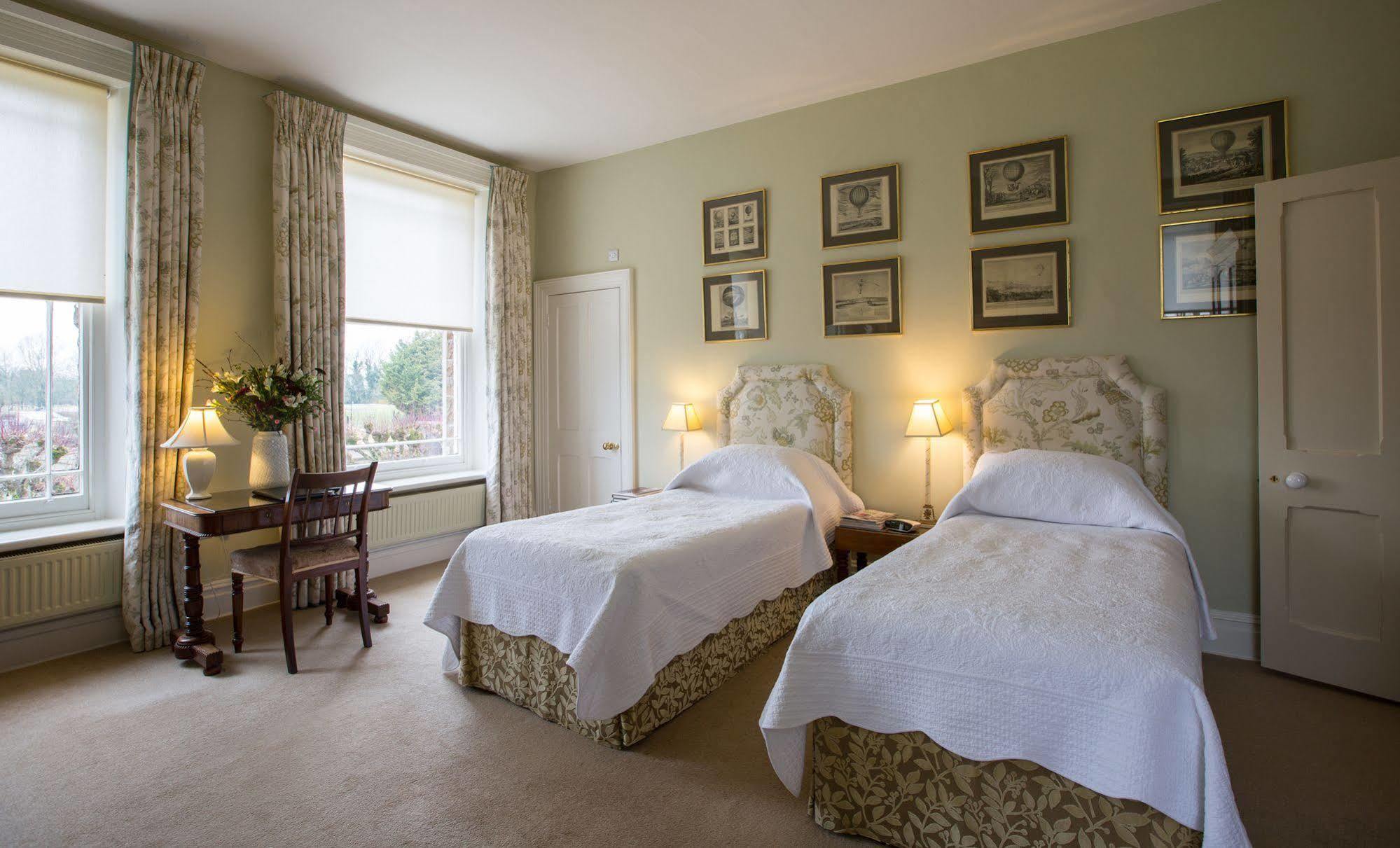 Overtown Manor Bed And Breakfast Swindon Esterno foto