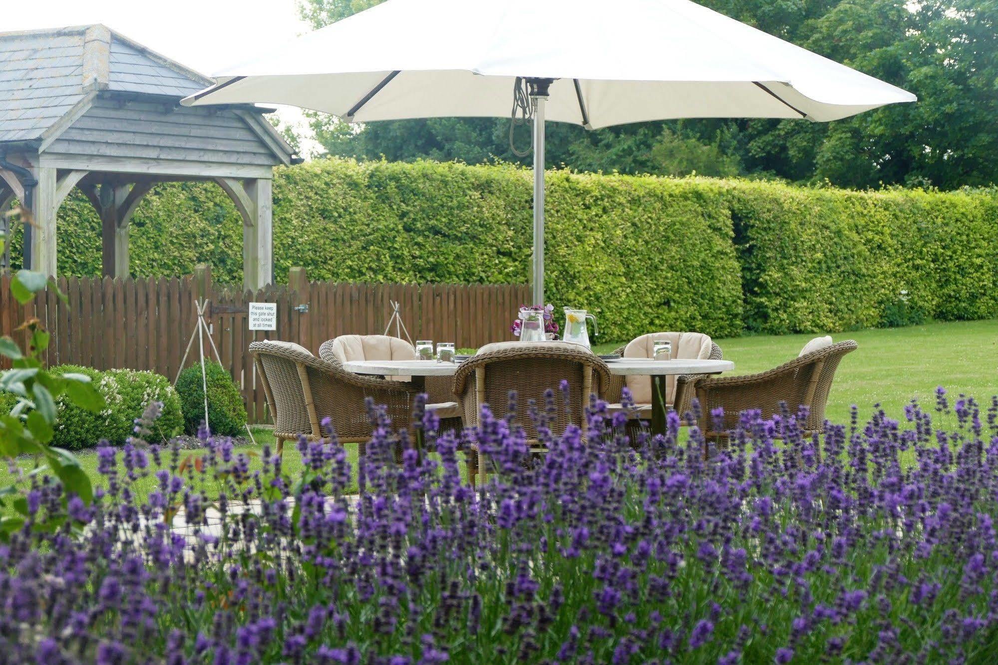 Overtown Manor Bed And Breakfast Swindon Esterno foto